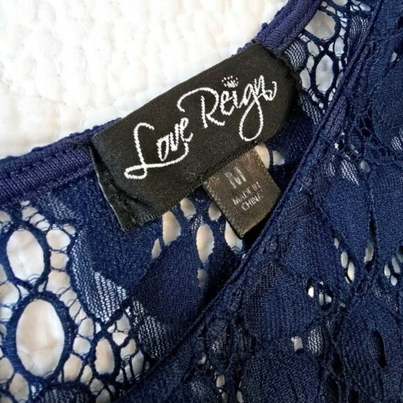 Love Reign Women's Maxi Dress Blue Floral Lace Size Medium Slits Party Holidays - Picture 6 of 12